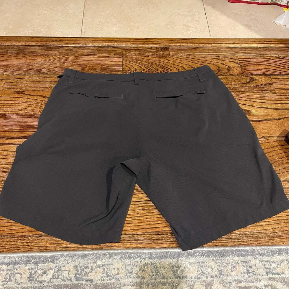 Mens Lululemon Commission Classic Flat Front Black Chino Shorts Size 34 (Small H